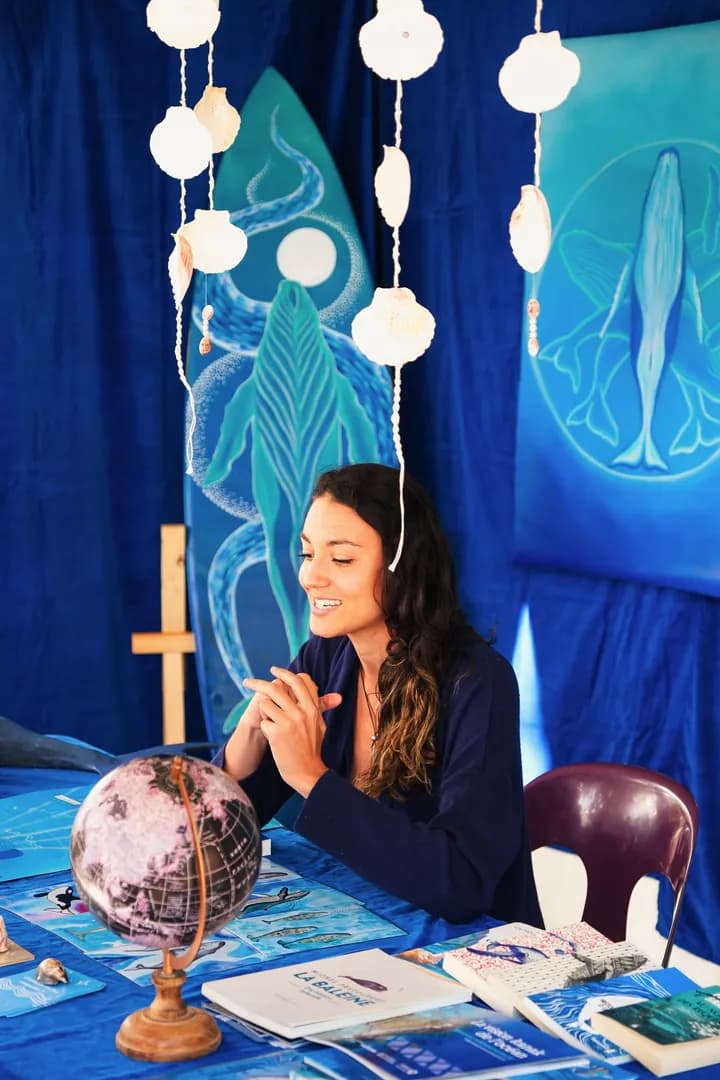 Live painting d'une fresque océanique lors d'un événement à La Réunion